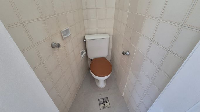 Banheiro de serviço (com ventilação externa)