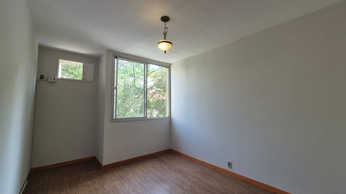 Quarto 2 (suíte) com vista para o verde