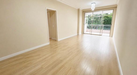 Sala ampla para 2 ambientes com acesso à varanda
