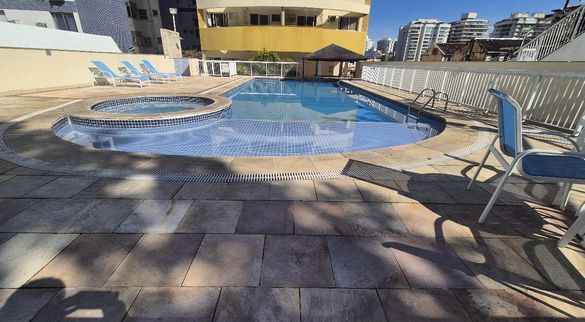 Piscina de adulto e infantil