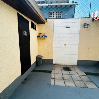 Chuveiro da área da churrasqueira