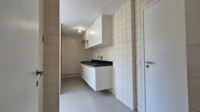 Cozinha com armários embutidos