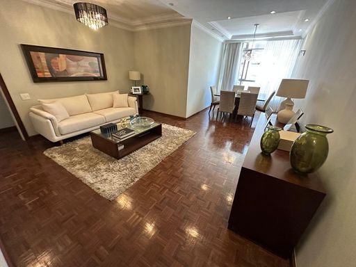 Sala ampla com 2 ambientes