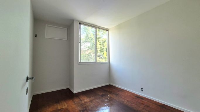 Quarto 1 (com vista para o verde)