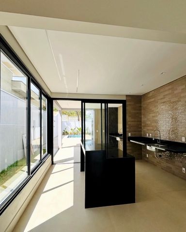 Vista da cozinha pro quintal