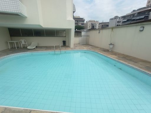 Um boa piscina.