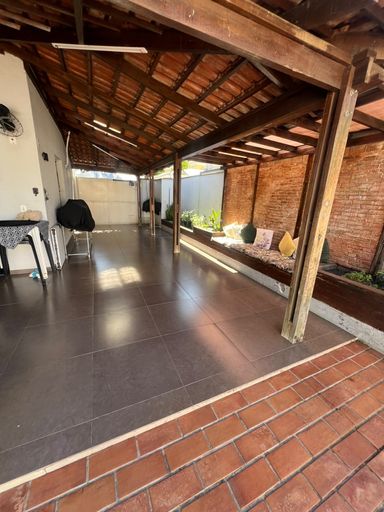 garagem coberta para 3 carros