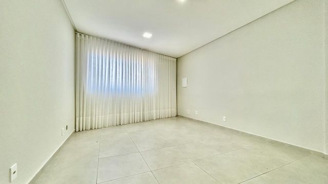 DESCRIÇÃO PARA IMAGEM (inserir nas fotos do imóvel na plataforma Praedium):
Casa à venda com 3 quartos e suíte master no São Pedro – R$ 620.000
📍 Rua Izabel Corrêa de Souza, 34 – São Pedro – Juiz de Fora/MG
Souza e Albano Serviços Imobiliários
📞 (32) 99829-7059 | CNPJ: 53.373.878/0001-39

🔖 Hashtags:
#souzaealbanoservicosimobiliarios #imobiliariasouzaealbano #casaavenda #saopedrojuizdefora #casaemjuizdefora