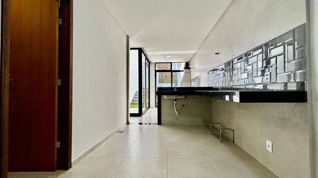 DESCRIÇÃO PARA IMAGEM (inserir nas fotos do imóvel na plataforma Praedium):
Casa à venda com 3 quartos e suíte master no São Pedro – R$ 620.000
📍 Rua Izabel Corrêa de Souza, 34 – São Pedro – Juiz de Fora/MG
Souza e Albano Serviços Imobiliários
📞 (32) 99829-7059 | CNPJ: 53.373.878/0001-39

🔖 Hashtags:
#souzaealbanoservicosimobiliarios #imobiliariasouzaealbano #casaavenda #saopedrojuizdefora #casaemjuizdefora