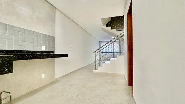 DESCRIÇÃO PARA IMAGEM (inserir nas fotos do imóvel na plataforma Praedium):
Casa à venda com 3 quartos e suíte master no São Pedro – R$ 620.000
📍 Rua Izabel Corrêa de Souza, 34 – São Pedro – Juiz de Fora/MG
Souza e Albano Serviços Imobiliários
📞 (32) 99829-7059 | CNPJ: 53.373.878/0001-39

🔖 Hashtags:
#souzaealbanoservicosimobiliarios #imobiliariasouzaealbano #casaavenda #saopedrojuizdefora #casaemjuizdefora
