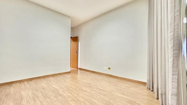 DESCRIÇÃO PARA IMAGEM (inserir nas fotos do imóvel na plataforma Praedium):
Casa à venda com 3 quartos e suíte master no São Pedro – R$ 620.000
📍 Rua Izabel Corrêa de Souza, 34 – São Pedro – Juiz de Fora/MG
Souza e Albano Serviços Imobiliários
📞 (32) 99829-7059 | CNPJ: 53.373.878/0001-39

🔖 Hashtags:
#souzaealbanoservicosimobiliarios #imobiliariasouzaealbano #casaavenda #saopedrojuizdefora #casaemjuizdefora