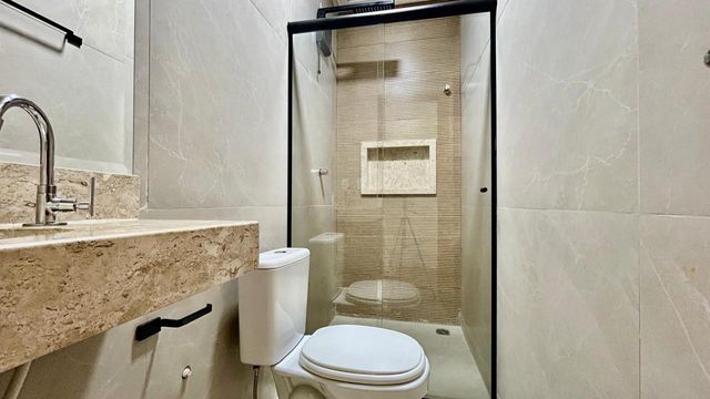 DESCRIÇÃO PARA IMAGEM (inserir nas fotos do imóvel na plataforma Praedium):
Casa à venda com 3 quartos e suíte master no São Pedro – R$ 620.000
📍 Rua Izabel Corrêa de Souza, 34 – São Pedro – Juiz de Fora/MG
Souza e Albano Serviços Imobiliários
📞 (32) 99829-7059 | CNPJ: 53.373.878/0001-39

🔖 Hashtags:
#souzaealbanoservicosimobiliarios #imobiliariasouzaealbano #casaavenda #saopedrojuizdefora #casaemjuizdefora