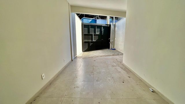DESCRIÇÃO PARA IMAGEM (inserir nas fotos do imóvel na plataforma Praedium):
Casa à venda com 3 quartos e suíte master no São Pedro – R$ 620.000
📍 Rua Izabel Corrêa de Souza, 34 – São Pedro – Juiz de Fora/MG
Souza e Albano Serviços Imobiliários
📞 (32) 99829-7059 | CNPJ: 53.373.878/0001-39

🔖 Hashtags:
#souzaealbanoservicosimobiliarios #imobiliariasouzaealbano #casaavenda #saopedrojuizdefora #casaemjuizdefora
