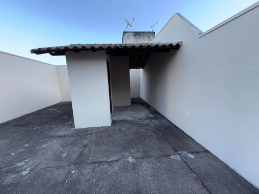 Cobertura para locação com 2 quartos no Paineiras – R$ 2.300/mês
📍 Rua Humaitá, 60 – Paineiras – Juiz de Fora/MG
Souza e Albano Serviços Imobiliários
📞 (32) 99829-7059 | CNPJ: 53.373.878/0001-39