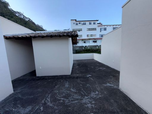 Cobertura para locação com 2 quartos no Paineiras – R$ 2.300/mês
📍 Rua Humaitá, 60 – Paineiras – Juiz de Fora/MG
Souza e Albano Serviços Imobiliários
📞 (32) 99829-7059 | CNPJ: 53.373.878/0001-39