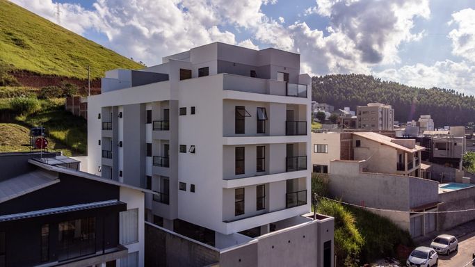 📸 DESCRIÇÃO PARA IMAGEM (inserir nas fotos do imóvel na plataforma Praedium):

Cobertura à venda com 3 quartos no Recanto da Mata – R$ 500.000
📍 Rua Cel. Carlos Sérgio Vidal, 150 – Recanto da Mata – Juiz de Fora/MG
Souza e Albano Serviços Imobiliários
📞 (32) 99829-7059 | CNPJ: 53.373.878/0001-39

Hashtags:
#souzaealbanoservicosimobiliarios #imobiliariasouzaealbano
#coberturaavenda #recantodamata #imoveisjuizdefora

Se quiser ajustar algo ou gerar em outro formato (WhatsApp, redes sociais ou site), é só me avisar!