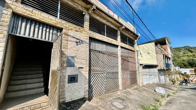 📸 DESCRIÇÃO PARA IMAGEM (inserir nas fotos do imóvel na plataforma Praedium):
Apartamento Garden à venda com 2 quartos no Vivendas da Serra – R$ 350.000
📍 Rua Domingos Tavares de Souza, 244 – Ap 102 – Vivendas da Serra – Juiz de Fora/MG
Souza e Albano Serviços Imobiliários
📞 (32) 99829-7059 | CNPJ: 53.373.878/0001-39