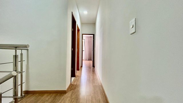 DESCRIÇÃO PARA IMAGEM (inserir nas fotos do imóvel na plataforma Praedium):
Casa à venda com 3 quartos e suíte master no São Pedro – R$ 620.000
📍 Rua Izabel Corrêa de Souza, 34 – São Pedro – Juiz de Fora/MG
Souza e Albano Serviços Imobiliários
📞 (32) 99829-7059 | CNPJ: 53.373.878/0001-39

🔖 Hashtags:
#souzaealbanoservicosimobiliarios #imobiliariasouzaealbano #casaavenda #saopedrojuizdefora #casaemjuizdefora