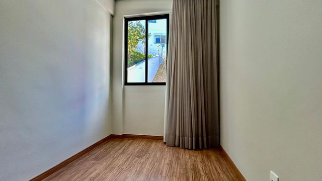 DESCRIÇÃO PARA IMAGEM (inserir nas fotos do imóvel na plataforma Praedium):
Casa à venda com 3 quartos e suíte master no São Pedro – R$ 620.000
📍 Rua Izabel Corrêa de Souza, 34 – São Pedro – Juiz de Fora/MG
Souza e Albano Serviços Imobiliários
📞 (32) 99829-7059 | CNPJ: 53.373.878/0001-39

🔖 Hashtags:
#souzaealbanoservicosimobiliarios #imobiliariasouzaealbano #casaavenda #saopedrojuizdefora #casaemjuizdefora