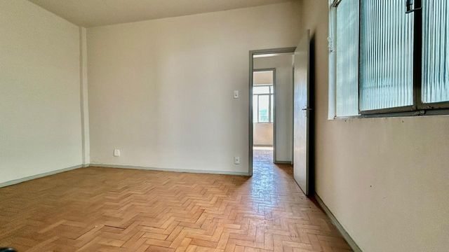 📸 **DESCRIÇÃO PARA IMAGEM (inserir nas fotos do imóvel na plataforma Praedium):**

Apartamento à venda com 2 quartos no Centro – R\$ 215.000
📍 Avenida Francisco Bernardino, 573 – Centro – Juiz de Fora/MG
Souza e Albano Serviços Imobiliários
📞 (32) 99829-7059 | CNPJ: 53.373.878/0001-39

---

\#souzaealbanoservicosimobiliarios #imobiliariasouzaealbano #apartamentoavenda #centrojuizdefora #apartamentoemjuizdefora