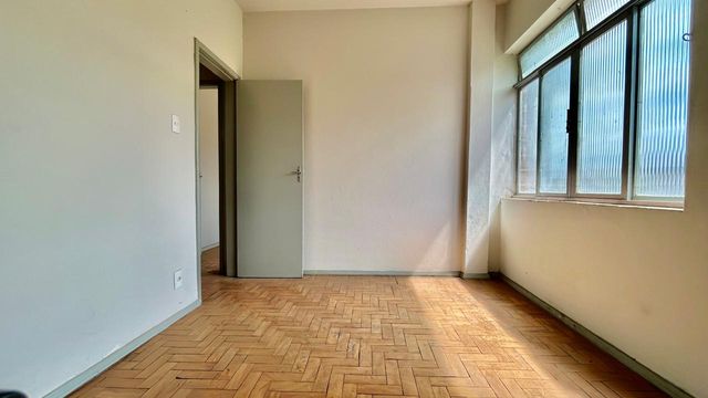 📸 **DESCRIÇÃO PARA IMAGEM (inserir nas fotos do imóvel na plataforma Praedium):**

Apartamento à venda com 2 quartos no Centro – R\$ 215.000
📍 Avenida Francisco Bernardino, 573 – Centro – Juiz de Fora/MG
Souza e Albano Serviços Imobiliários
📞 (32) 99829-7059 | CNPJ: 53.373.878/0001-39

---

\#souzaealbanoservicosimobiliarios #imobiliariasouzaealbano #apartamentoavenda #centrojuizdefora #apartamentoemjuizdefora