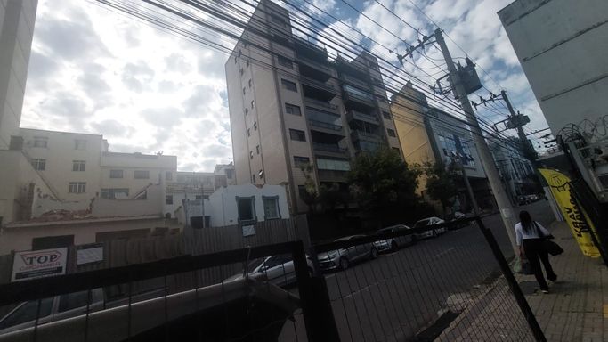 Terreno com 364 m² no Alto dos Passos – Venda R$ 2.890.000 | Aluguel R$ 8.000/mês📍 Rua Moraes e Castro, 374 e 382 – Alto dos Passos – Juiz de Fora/MGSouza e Albano Serviços Imobiliários📞 (32) 99829-7059 | CNPJ: 53.373.878/0001-39