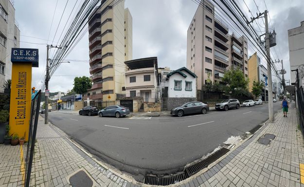 Terreno com 364 m² no Alto dos Passos – Venda R$ 2.890.000 | Aluguel R$ 8.000/mês📍 Rua Moraes e Castro, 374 e 382 – Alto dos Passos – Juiz de Fora/MGSouza e Albano Serviços Imobiliários📞 (32) 99829-7059 | CNPJ: 53.373.878/0001-39