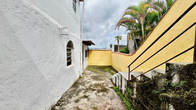 📸 DESCRIÇÃO PARA IMAGEM (inserir nas fotos do imóvel na plataforma Praedium)

Casa à venda com 3 quartos na Vila Furtado de Menezes – R$ 199.000
📍 Rua Azevedo Neto, 68 – Vila Furtado de Menezes – Juiz de Fora/MG
Souza e Albano Serviços Imobiliários
📞 (32) 99829-7059 | CNPJ: 53.373.878/0001-39

🔖 Hashtags

#souzaealbanoservicosimobiliarios
#imobiliariasouzaealbano
#casaavenda
#casajuizdefora
#vilafurtadodemenezes