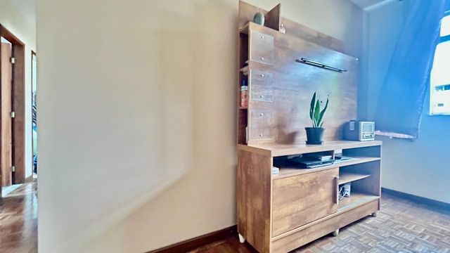 📸 DESCRIÇÃO PARA IMAGEM (inserir nas fotos do imóvel na plataforma Praedium):
Apartamento à venda com 3 quartos no Mundo Novo / Alto dos Passos – R$ 249.000
📍 Rua Nossa Senhora Auxiliadora, 75 – 4º andar – Mundo Novo / Alto dos Passos – Juiz de Fora/MG
Souza e Albano Serviços Imobiliários
📞 (32) 99829-7059 | CNPJ: 53.373.878/0001-39

Hashtags:
#souzaealbanoservicosimobiliarios #imobiliariasouzaealbano #apartamentoavenda #mundonovojuizdefora #altodospassos