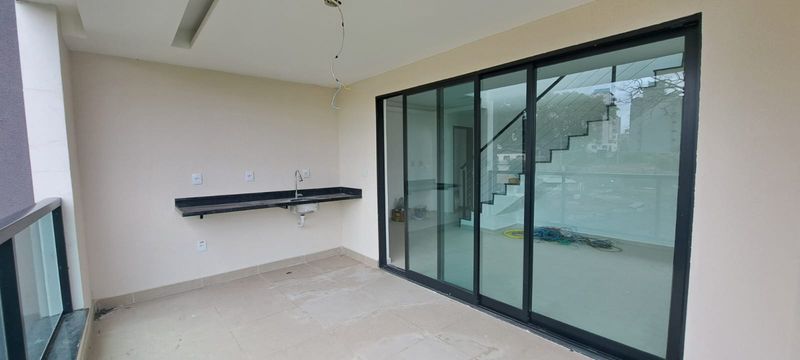 Cobertura à venda com 3 suítes no Boa Vista – Juiz de Fora/MG
📍 Rua Demétrio Francisco – Boa Vista – Juiz de Fora/MG
Souza e Albano Serviços Imobiliários
📞 (32) 99829-7059 | CNPJ: 53.373.878/0001-39