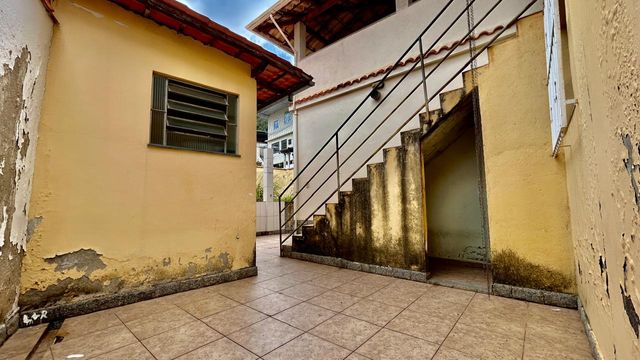 📸 DESCRIÇÃO PARA IMAGEM (inserir nas fotos do imóvel na plataforma Praedium):
Casa à venda com 5 quartos no Bandeirantes – R$ 580.000
📍 Rua Pio Antônio da Silva, 30 – Bandeirantes – Juiz de Fora/MG
Souza e Albano Serviços Imobiliários
📞 (32) 99829-7059 | CNPJ: 53.373.878/0001-39

🔖 Hashtags:

#souzaealbanoservicosimobiliarios #imobiliariasouzaealbano #casaavenda #bandeirantesjuizdefora #casaemjuizdefora