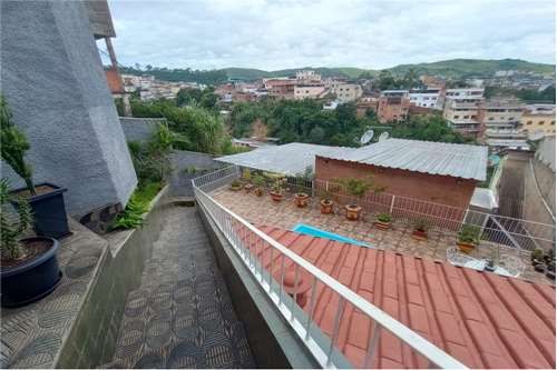Casa à venda com 3 quartos (2 suítes), área gourmet e piscina no Progresso – Juiz de Fora/MG – R$ 420.000