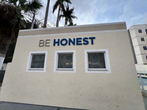 Apartamento de 2 quartos, sala e cozinha integradas em estilo americano, com infraestrutura de lazer completa e segurança 24 horas. Ideal para quem busca praticidade e conforto.