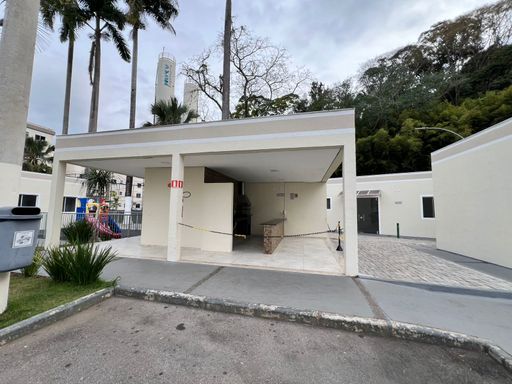 Apartamento de 2 quartos, sala e cozinha integradas em estilo americano, com infraestrutura de lazer completa e segurança 24 horas. Ideal para quem busca praticidade e conforto.