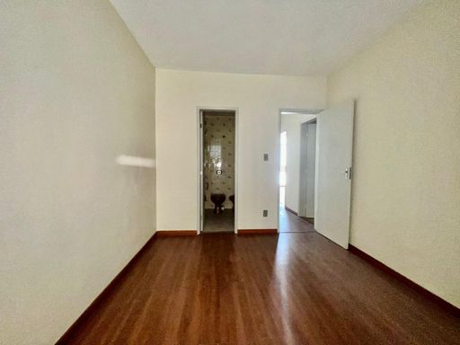 Apartamento à venda com 2 quartos no Centro – R$ 255.000
📍 Rua Santo Antônio, 970 – Centro – Juiz de Fora/MG
Souza e Albano Serviços Imobiliários
📞 (32) 99829-7059 | CNPJ: 53.373.878/0001-39