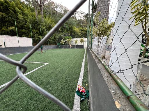 Apartamento de 2 quartos, sala e cozinha integradas em estilo americano, com infraestrutura de lazer completa e segurança 24 horas. Ideal para quem busca praticidade e conforto.