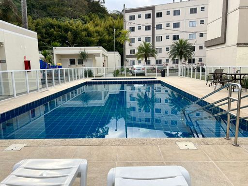 Apartamento de 2 quartos, sala e cozinha integradas em estilo americano, com infraestrutura de lazer completa e segurança 24 horas. Ideal para quem busca praticidade e conforto.