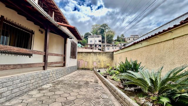 📸 DESCRIÇÃO PARA IMAGEM (inserir nas fotos do imóvel na plataforma Praedium):
Casa à venda com 5 quartos no Bandeirantes – R$ 580.000
📍 Rua Pio Antônio da Silva, 30 – Bandeirantes – Juiz de Fora/MG
Souza e Albano Serviços Imobiliários
📞 (32) 99829-7059 | CNPJ: 53.373.878/0001-39

🔖 Hashtags:

#souzaealbanoservicosimobiliarios #imobiliariasouzaealbano #casaavenda #bandeirantesjuizdefora #casaemjuizdefora