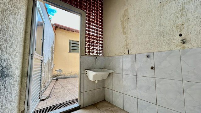 📸 DESCRIÇÃO PARA IMAGEM (inserir nas fotos do imóvel na plataforma Praedium):
Casa à venda com 5 quartos no Bandeirantes – R$ 580.000
📍 Rua Pio Antônio da Silva, 30 – Bandeirantes – Juiz de Fora/MG
Souza e Albano Serviços Imobiliários
📞 (32) 99829-7059 | CNPJ: 53.373.878/0001-39

🔖 Hashtags:

#souzaealbanoservicosimobiliarios #imobiliariasouzaealbano #casaavenda #bandeirantesjuizdefora #casaemjuizdefora