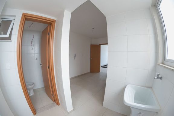 Cobertura à venda com 3 quartos (2 suítes) no Estrela Sul – R$ 839.000
📍 Rua Luz Interior, 160 – Estrela Sul – Juiz de Fora/MG
Souza e Albano Serviços Imobiliários
📞 (32) 99829-7059 | CNPJ: 53.373.878/0001-39