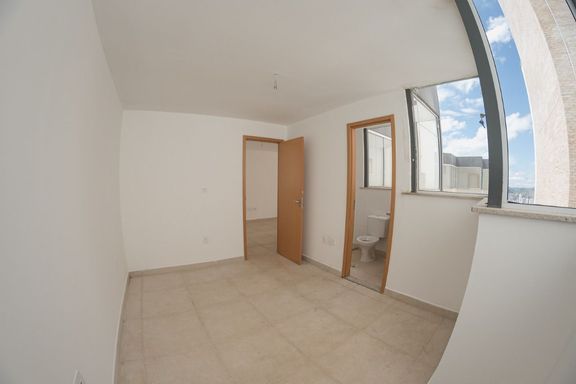Cobertura à venda com 3 quartos (2 suítes) no Estrela Sul – R$ 839.000
📍 Rua Luz Interior, 160 – Estrela Sul – Juiz de Fora/MG
Souza e Albano Serviços Imobiliários
📞 (32) 99829-7059 | CNPJ: 53.373.878/0001-39