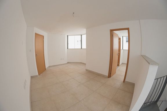 Cobertura à venda com 3 quartos (2 suítes) no Estrela Sul – R$ 839.000
📍 Rua Luz Interior, 160 – Estrela Sul – Juiz de Fora/MG
Souza e Albano Serviços Imobiliários
📞 (32) 99829-7059 | CNPJ: 53.373.878/0001-39