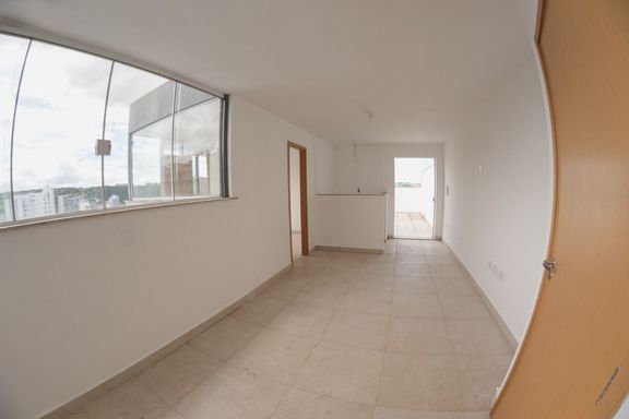 Cobertura à venda com 3 quartos (2 suítes) no Estrela Sul – R$ 839.000
📍 Rua Luz Interior, 160 – Estrela Sul – Juiz de Fora/MG
Souza e Albano Serviços Imobiliários
📞 (32) 99829-7059 | CNPJ: 53.373.878/0001-39