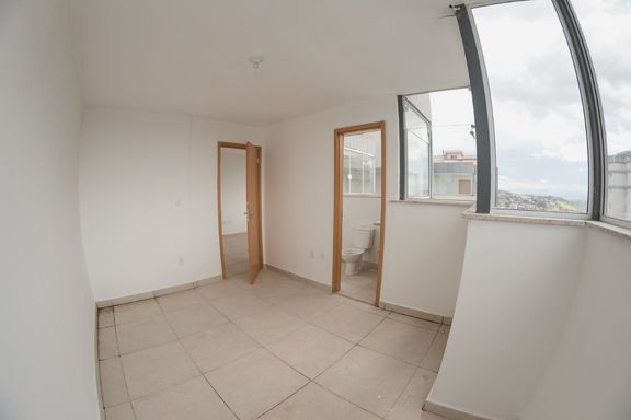 Cobertura à venda com 3 quartos (2 suítes) no Estrela Sul – R$ 839.000
📍 Rua Luz Interior, 160 – Estrela Sul – Juiz de Fora/MG
Souza e Albano Serviços Imobiliários
📞 (32) 99829-7059 | CNPJ: 53.373.878/0001-39