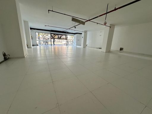 Loja Comercial Na Av Barão do Rio Branco disponível para venda em Juiz de Fora/MG. 📍 Souza e Albano Serviços Imobiliários 📞 (32) 99829-7059 🧾 CNPJ: 53.373.878/0001-39