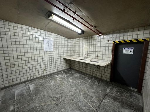 Loja Comercial Na Av Barão do Rio Branco disponível para venda em Juiz de Fora/MG. 📍 Souza e Albano Serviços Imobiliários 📞 (32) 99829-7059 🧾 CNPJ: 53.373.878/0001-39