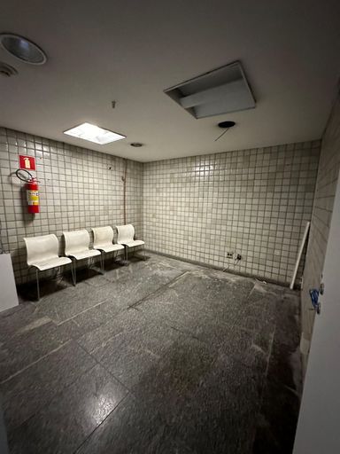 Loja Comercial Na Av Barão do Rio Branco disponível para venda em Juiz de Fora/MG. 📍 Souza e Albano Serviços Imobiliários 📞 (32) 99829-7059 🧾 CNPJ: 53.373.878/0001-39