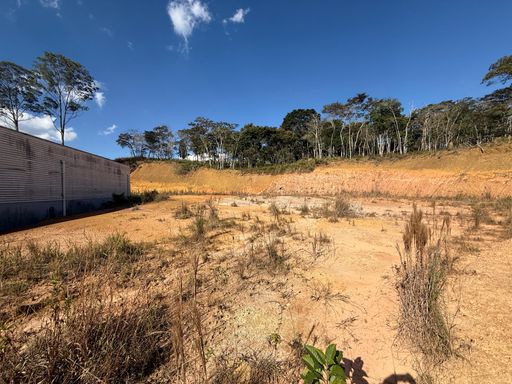 Terreno na Deusdedith Salgado entre Bahamas Mix e Audi disponível para locação em Juiz de Fora/MG. 📍 Souza e Albano Serviços Imobiliários 
📞 (32) 99829-7059 
🧾 CNPJ: 53.373.878/0001-39
