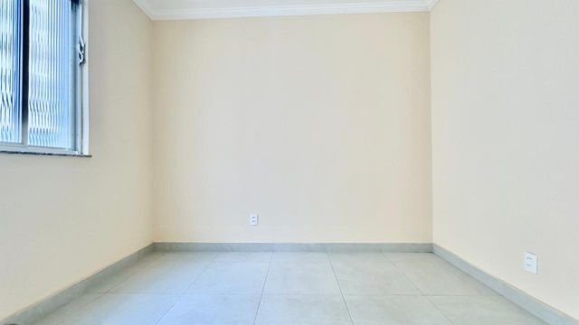 📸 DESCRIÇÃO PARA IMAGEM (Praedium):
Apartamento à venda com 1 quarto no Centro – R$ 180.000
📍 Rua Luiz Perry, 36 – Apto 202 – Centro – Juiz de Fora/MG
Souza e Albano Serviços Imobiliários
📞 (32) 99829-7059 | CNPJ: 53.373.878/0001-39

Hashtags:

#souzaealbanoservicosimobiliarios #imobiliariasouzaealbano #apartamentoavenda #centrojuizdefora #imoveisemjuizdefora