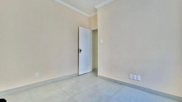 📸 DESCRIÇÃO PARA IMAGEM (Praedium):
Apartamento à venda com 1 quarto no Centro – R$ 180.000
📍 Rua Luiz Perry, 36 – Apto 202 – Centro – Juiz de Fora/MG
Souza e Albano Serviços Imobiliários
📞 (32) 99829-7059 | CNPJ: 53.373.878/0001-39

Hashtags:

#souzaealbanoservicosimobiliarios #imobiliariasouzaealbano #apartamentoavenda #centrojuizdefora #imoveisemjuizdefora